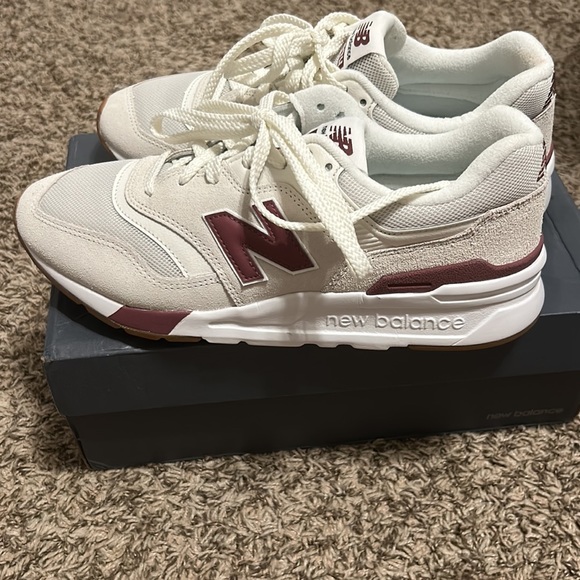 Women’s new balance 997H shoes - Picture 4 of 12